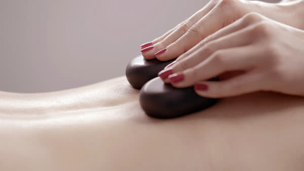 Massage aux Pierres Chaudes